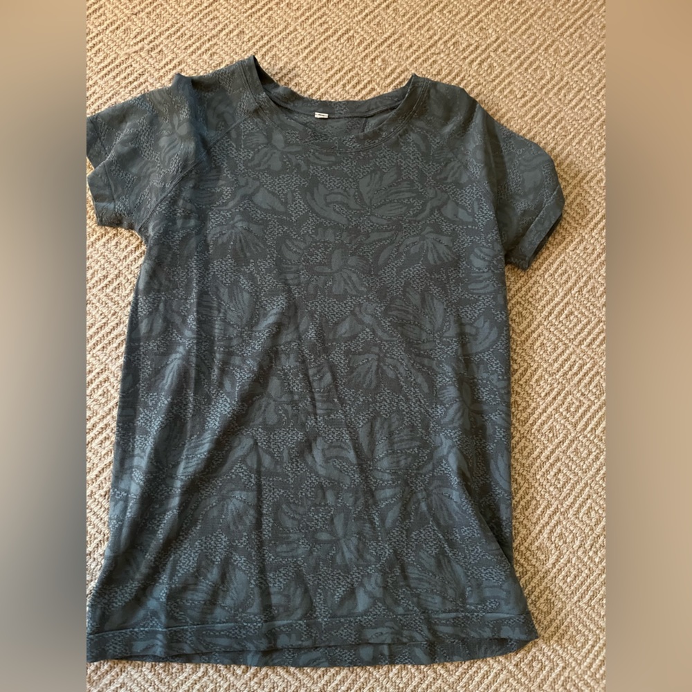 Athleta dusty blue teal Textured Floral Short Sleeve Tee